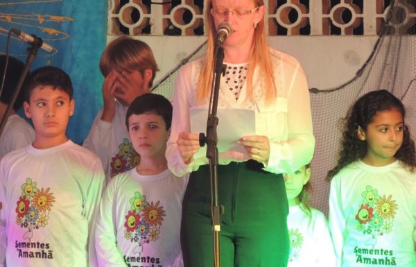 Apresentacoes culturais encantam na primeira noite do evento Mais que Morador 05