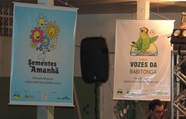 Apresentacoes culturais encantam na primeira noite do evento Mais que Morador 06