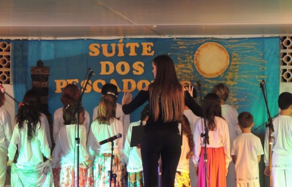 Apresentacoes culturais encantam na primeira noite do evento Mais que Morador 07