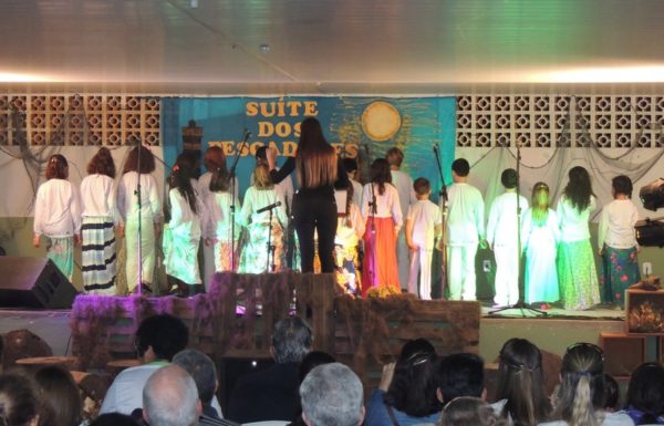 Apresentacoes culturais encantam na primeira noite do evento Mais que Morador 08