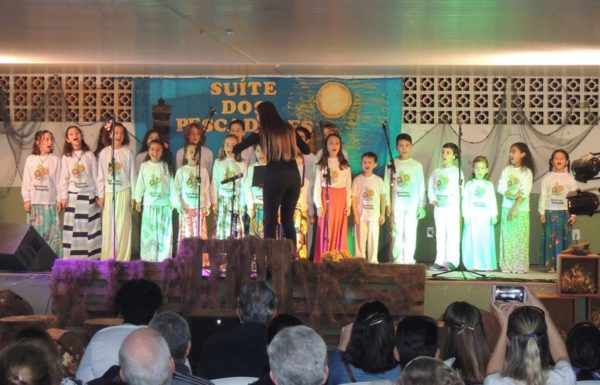 Apresentacoes culturais encantam na primeira noite do evento Mais que Morador 09