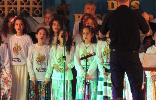 Apresentacoes culturais encantam na primeira noite do evento Mais que Morador 100