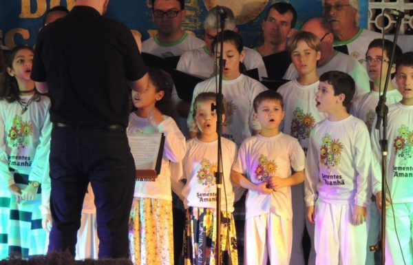 Apresentacoes culturais encantam na primeira noite do evento Mais que Morador 101