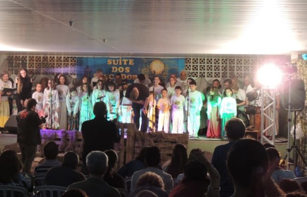 Apresentacoes culturais encantam na primeira noite do evento Mais que Morador 104