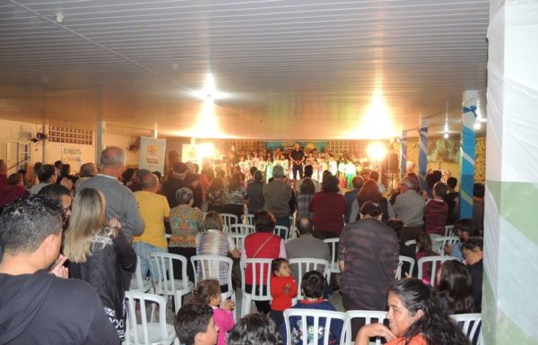 Apresentacoes culturais encantam na primeira noite do evento Mais que Morador 105