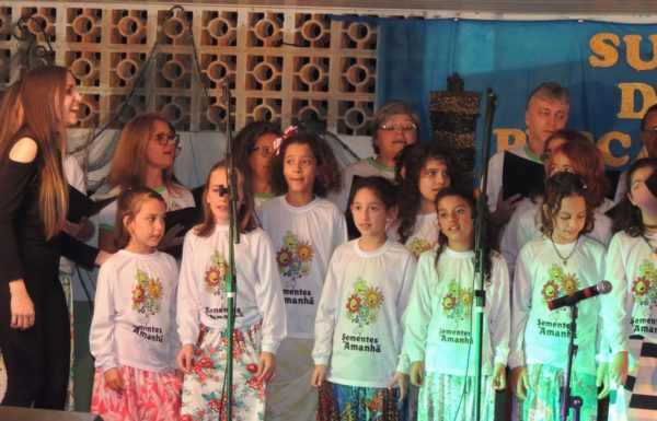 Apresentacoes culturais encantam na primeira noite do evento Mais que Morador 108