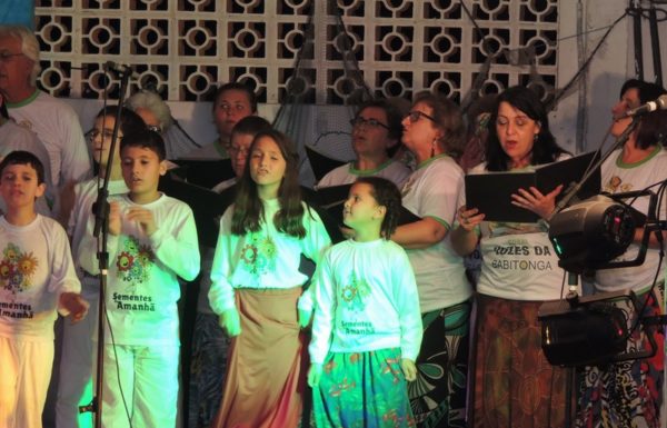 Apresentacoes culturais encantam na primeira noite do evento Mais que Morador 109