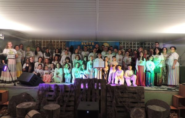 Apresentacoes culturais encantam na primeira noite do evento Mais que Morador 110