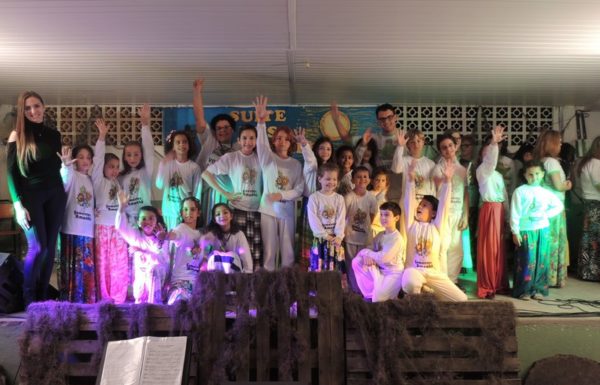 Apresentacoes culturais encantam na primeira noite do evento Mais que Morador 112