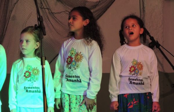 Apresentacoes culturais encantam na primeira noite do evento Mais que Morador 14