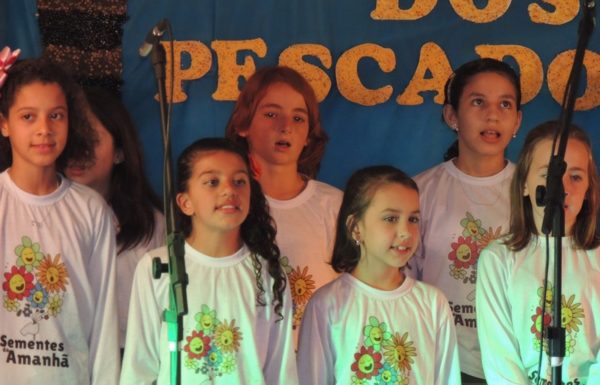 Apresentacoes culturais encantam na primeira noite do evento Mais que Morador 16