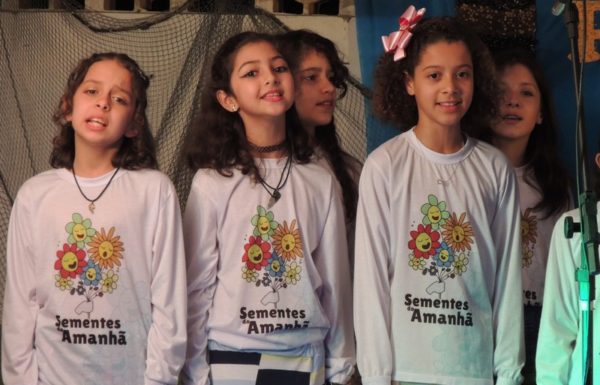 Apresentacoes culturais encantam na primeira noite do evento Mais que Morador 17