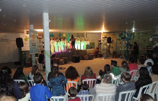 Apresentacoes culturais encantam na primeira noite do evento Mais que Morador 18