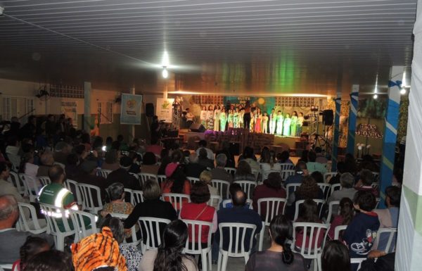 Apresentacoes culturais encantam na primeira noite do evento Mais que Morador 22