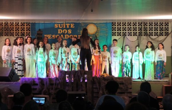 Apresentacoes culturais encantam na primeira noite do evento Mais que Morador 28