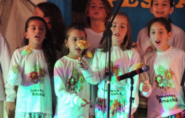 Apresentacoes culturais encantam na primeira noite do evento Mais que Morador 31