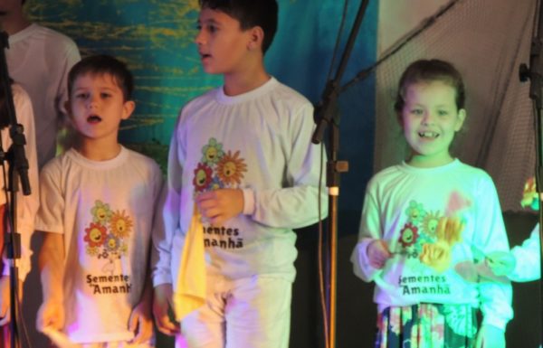 Apresentacoes culturais encantam na primeira noite do evento Mais que Morador 32