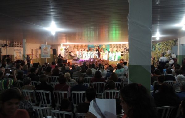 Apresentacoes culturais encantam na primeira noite do evento Mais que Morador 33
