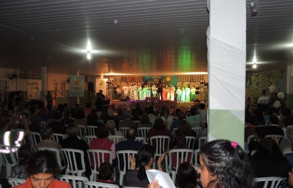 Apresentacoes culturais encantam na primeira noite do evento Mais que Morador 34