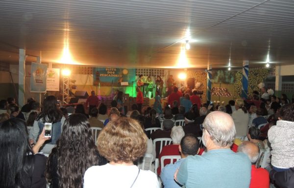 Apresentacoes culturais encantam na primeira noite do evento Mais que Morador 41
