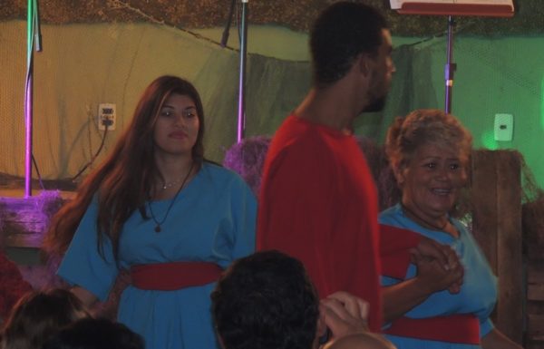 Apresentacoes culturais encantam na primeira noite do evento Mais que Morador 43