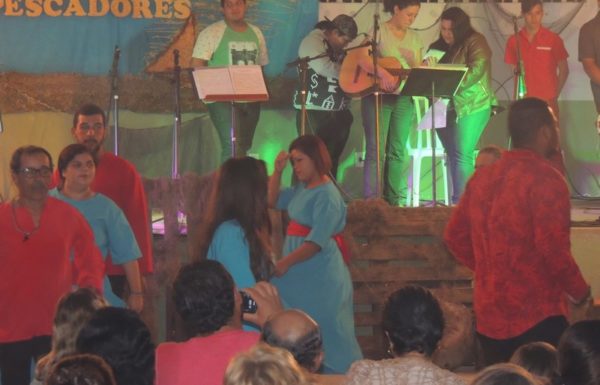 Apresentacoes culturais encantam na primeira noite do evento Mais que Morador 47