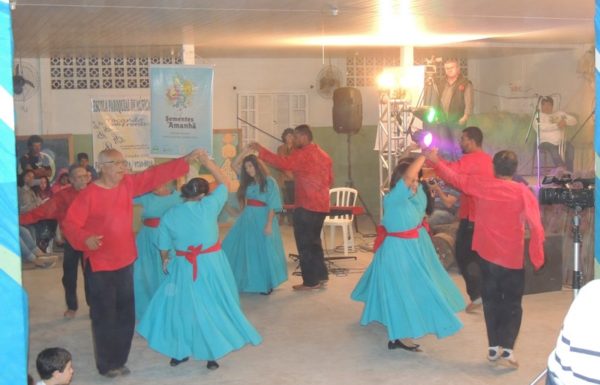 Apresentacoes culturais encantam na primeira noite do evento Mais que Morador 51