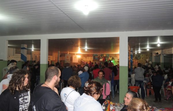 Apresentacoes culturais encantam na primeira noite do evento Mais que Morador 52