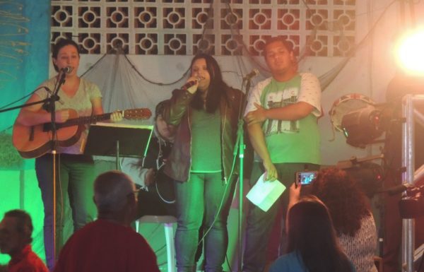 Apresentacoes culturais encantam na primeira noite do evento Mais que Morador 56