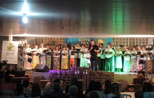 Apresentacoes culturais encantam na primeira noite do evento Mais que Morador 73