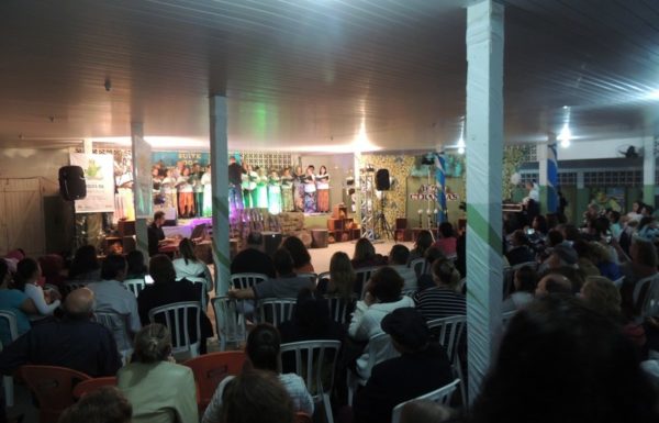 Apresentacoes culturais encantam na primeira noite do evento Mais que Morador 76