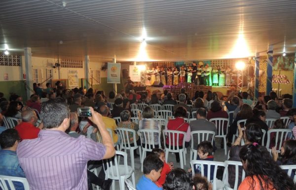 Apresentacoes culturais encantam na primeira noite do evento Mais que Morador 78