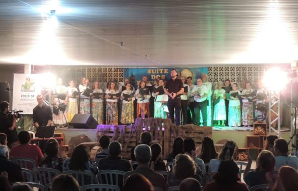Apresentacoes culturais encantam na primeira noite do evento Mais que Morador 80