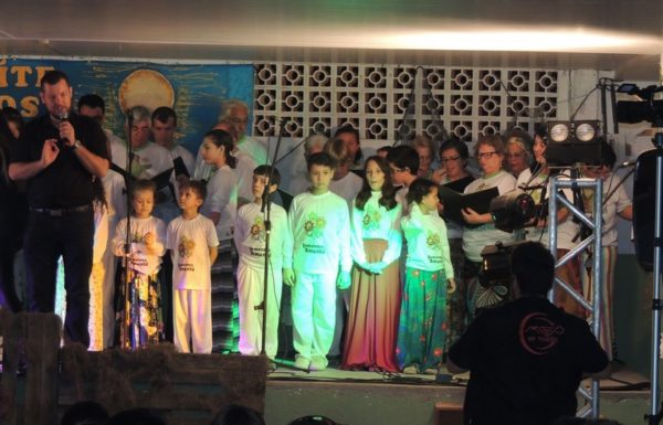 Apresentacoes culturais encantam na primeira noite do evento Mais que Morador 86