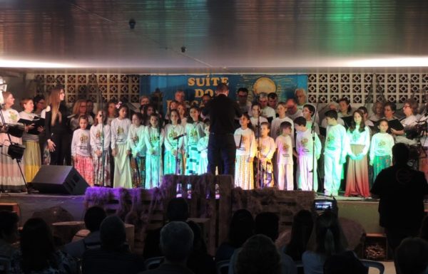 Apresentacoes culturais encantam na primeira noite do evento Mais que Morador 87