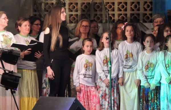 Apresentacoes culturais encantam na primeira noite do evento Mais que Morador 88