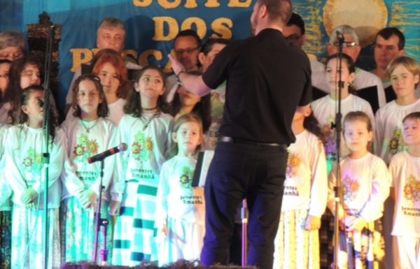 Apresentacoes culturais encantam na primeira noite do evento Mais que Morador 90