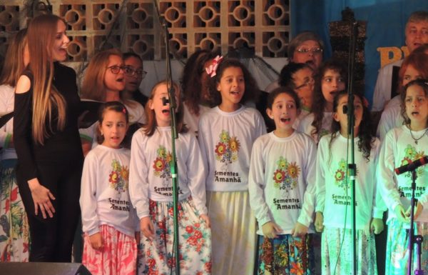 Apresentacoes culturais encantam na primeira noite do evento Mais que Morador 99