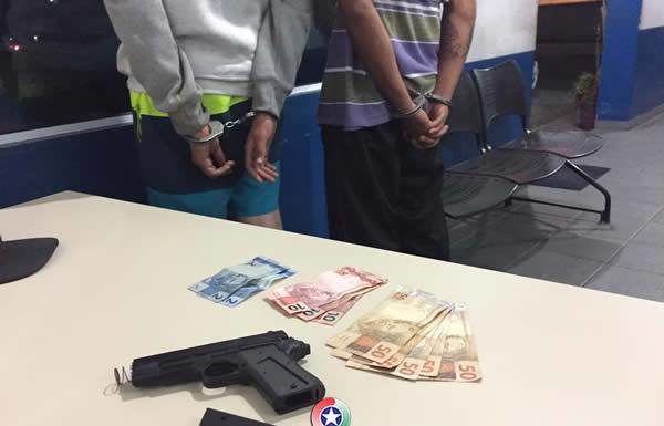 Homens sao presos em flagrante por assaltos a caminhoneiros em Garuva 1