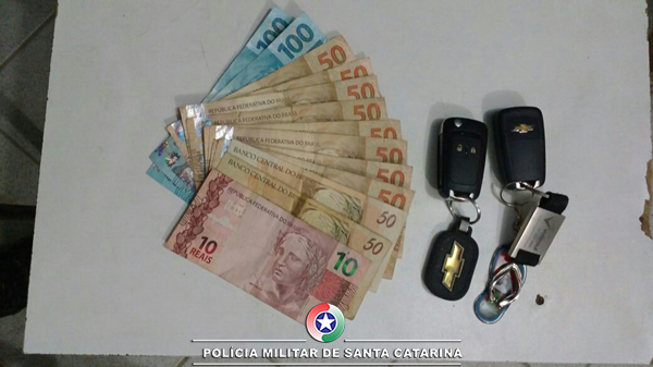 Roubo de automoveis e porte ilegal de arma estao entre os destaques policiais do final de semana 04