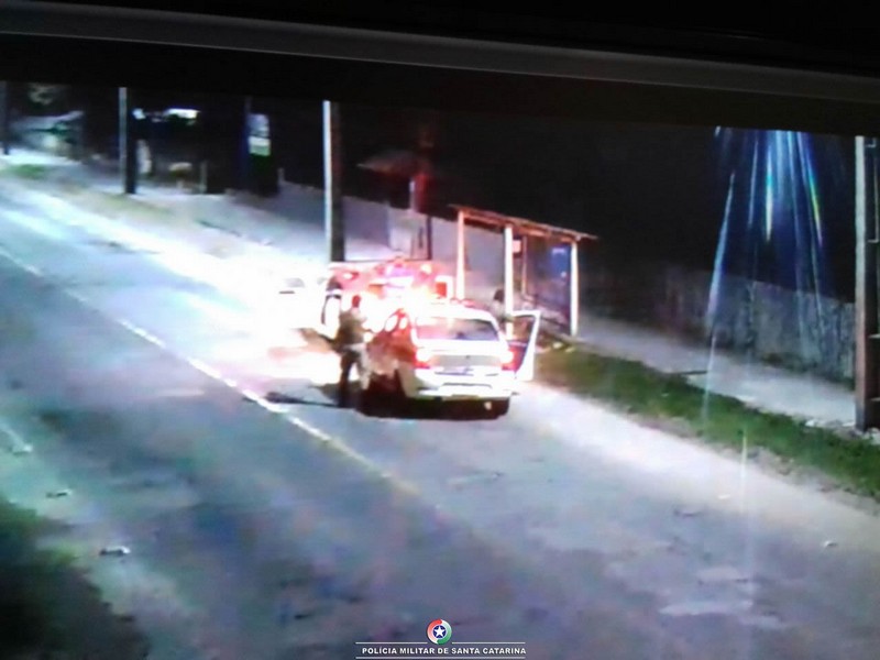 Tres homens sao presos logo apos furto em loja de moveis em Itapoa 4