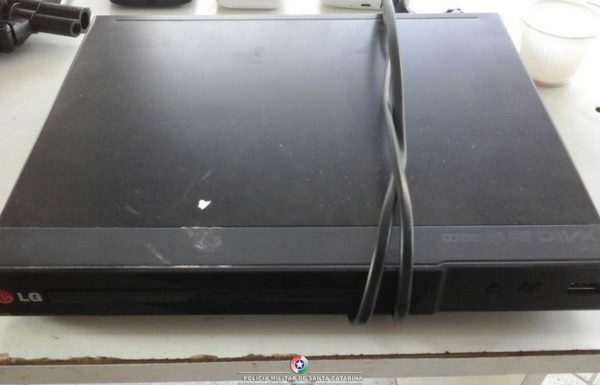 loja de bijuterias e arrombada e pm localiza boa parte do que foi furtado em ponto de drogas 10