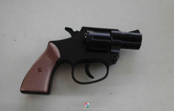 loja de bijuterias e arrombada e pm localiza boa parte do que foi furtado em ponto de drogas 9