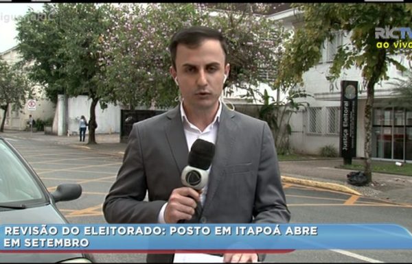 Reportagem da RIC TV alerta para posto de atendimento para revisao do eleitorado em Itapoa