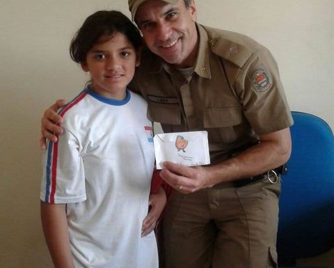 alunos do Ensino Fundamental visitam quartel da pm de Itapoa 04