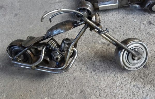 artistas impressionam usando sucatas metalicas para a producao de pecas 01