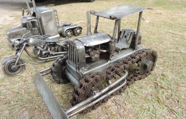 artistas impressionam usando sucatas metalicas para a producao de pecas 03