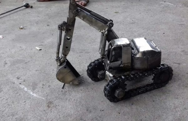 artistas impressionam usando sucatas metalicas para a producao de pecas 10