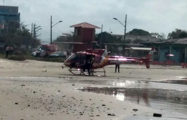 Bombeiros buscam jovem que desapareceu no mar em Itapoa 2
