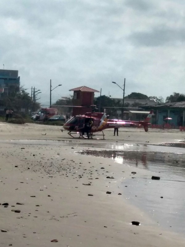 Bombeiros buscam jovem que desapareceu no mar em Itapoa 2